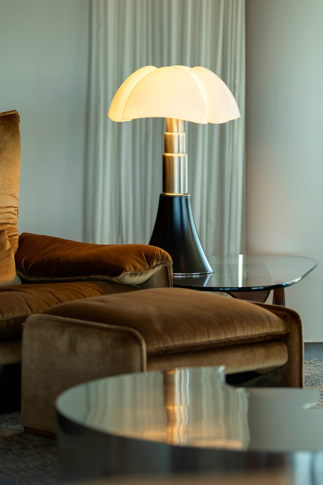 Design inboedel fotograferen: Pipistrello-lamp van Gae Aulenti 