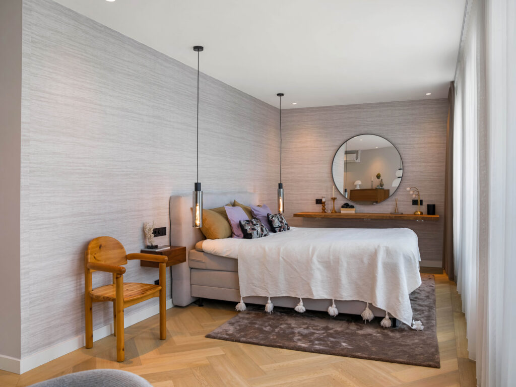 Binnenkijker van luxueuze slaapkamer 