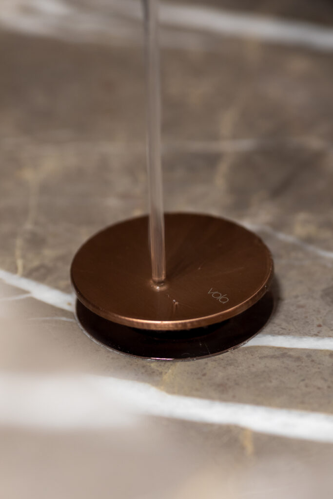 Detail interieurfoto van een maatwerk high-end badkamer ensuite door interieurfotograaaf Kelly Noten